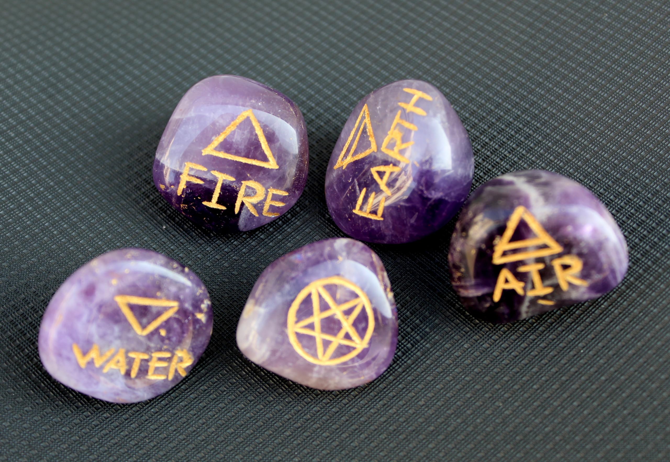 アクセサリー AlchemyGothic R102Q Aranea jetstone Amazon.com: Jet Amethyst 5 Element Tumbled Stone Good Luck